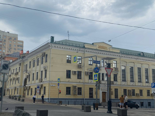 В Белгороде ремонтируют многоквартирный дом № 74 на проспекте Славы.