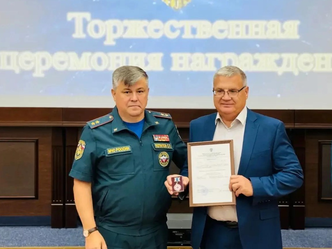 Восемнадцать белгородских энергетиков наградили знаком МЧС России «Участнику ликвидации последствий ЧС».