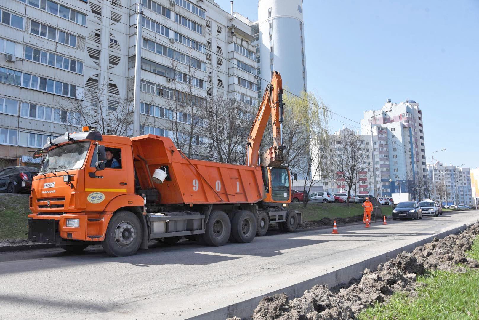 Белгородцев поздравляют с Днём работников дорожного хозяйства.
