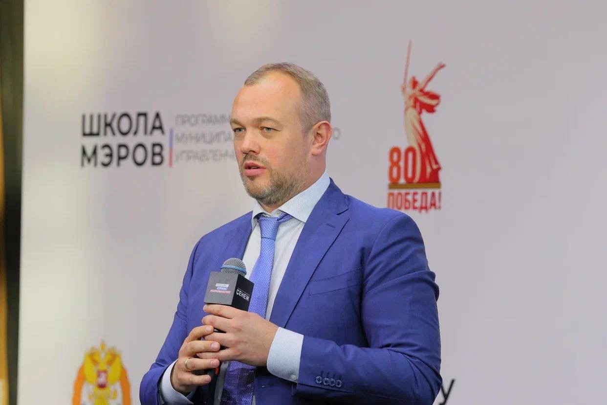 Участникам заключительного модуля образовательного проекта «Школа мэров» вручили дипломы.