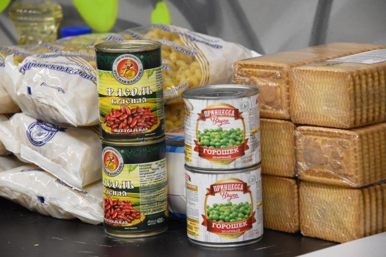 Более 1500 продуктовых наборов выдали грайворонцам в Белгороде.