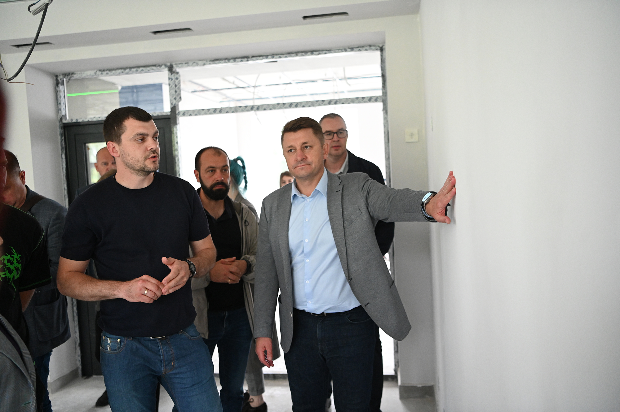 Мэр Белгорода Валентин Демидов проверил, как идёт ремонт школы № 47.