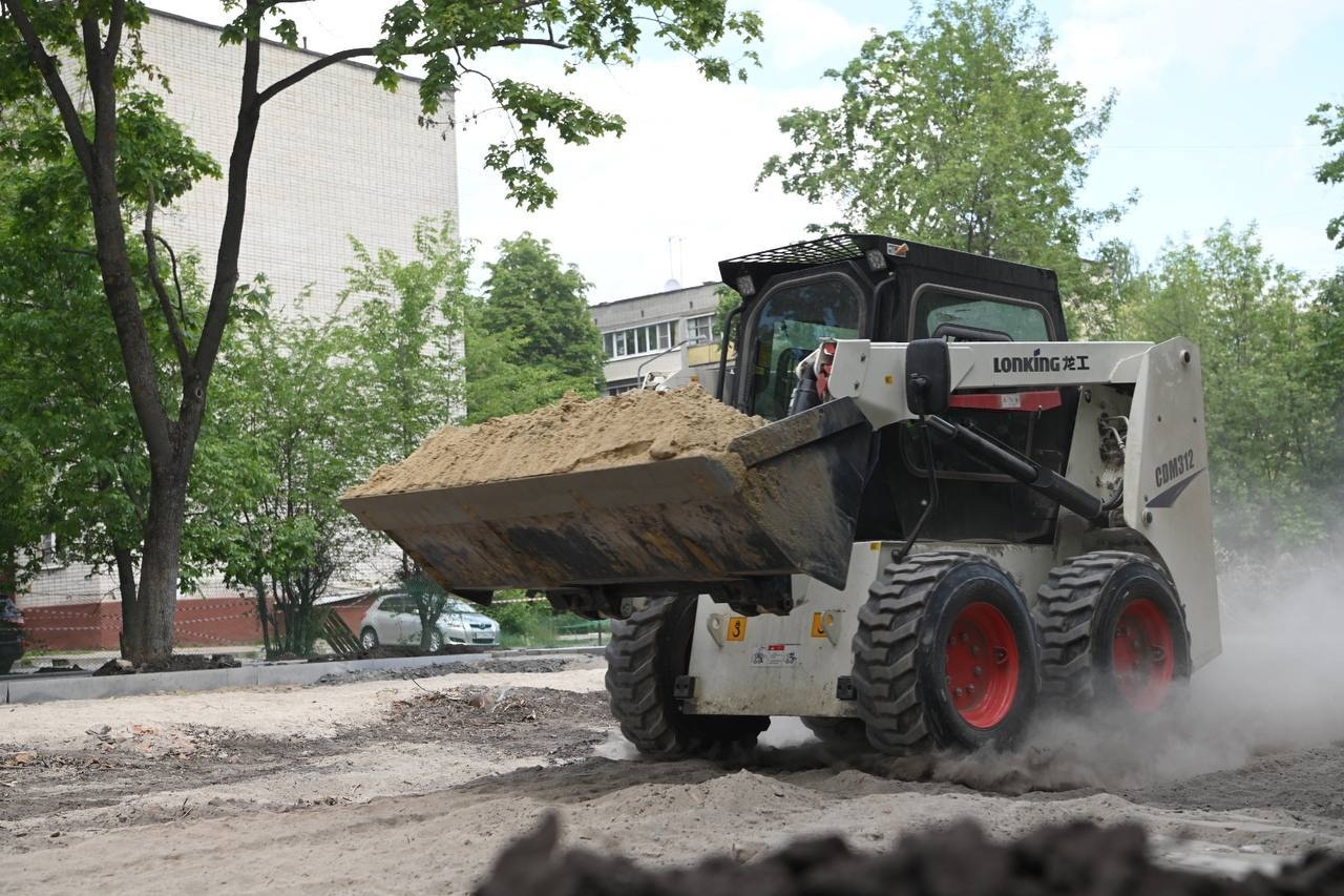 В Белгороде до конца августа планируют завершить благоустройство сквера на улице Мичурина.