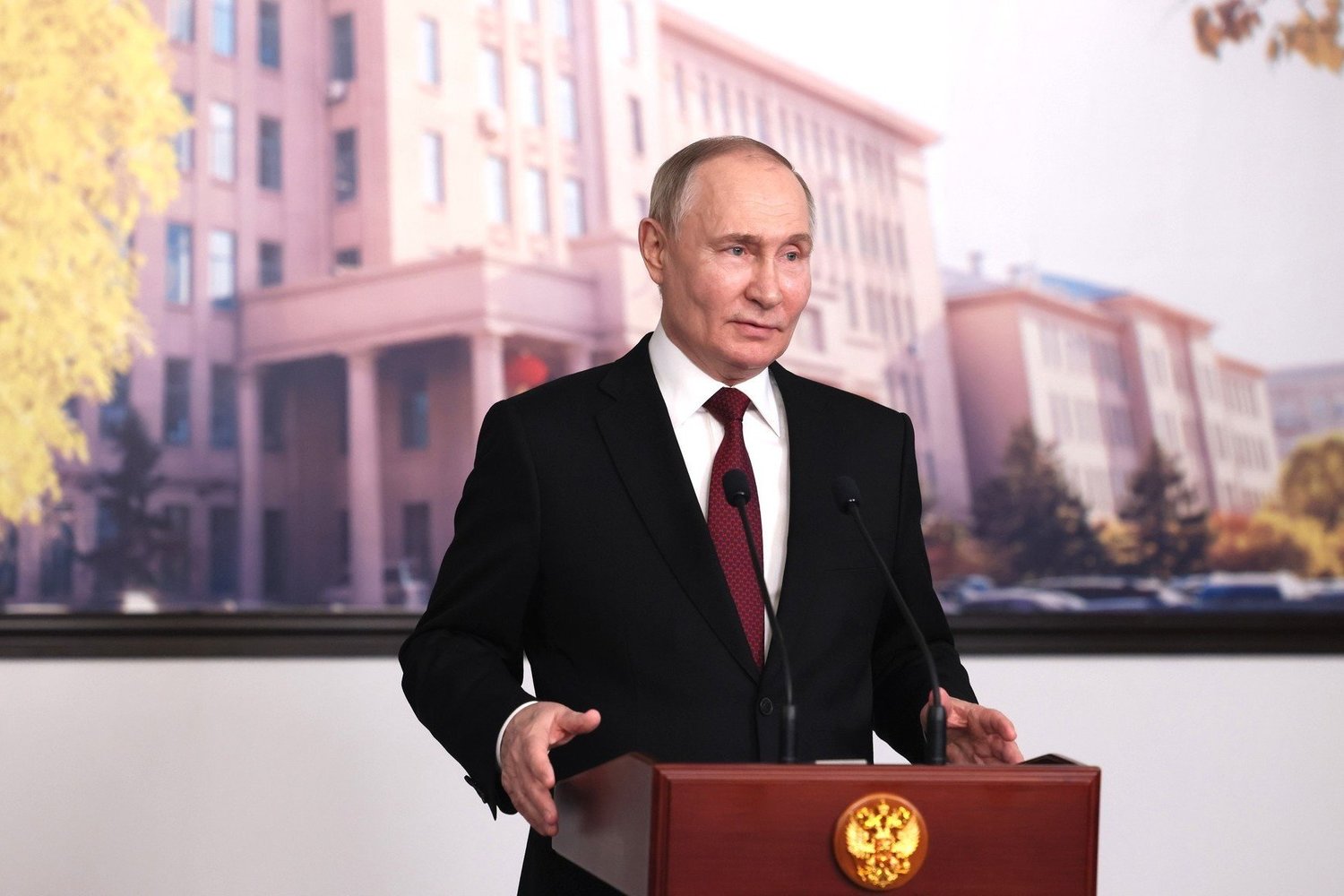 Владимир Путин: «Стреляют прямо по центру Белгорода по жилым кварталам. Я говорил публично, что, если это будет продолжаться, то мы вынуждены будем создать зону безопасности».