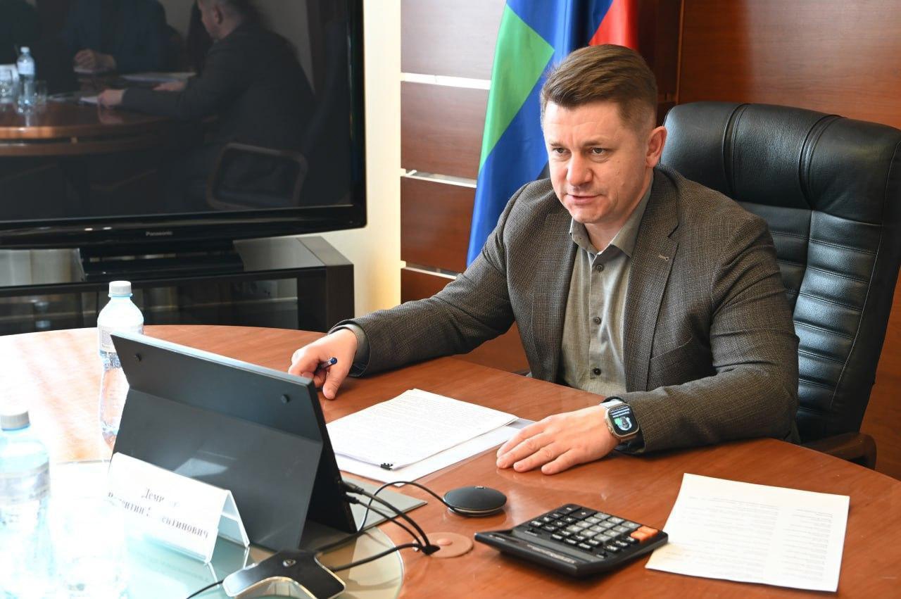Глава администрации Валентин Демидов ответил на вопросы горожан в прямом эфире.
