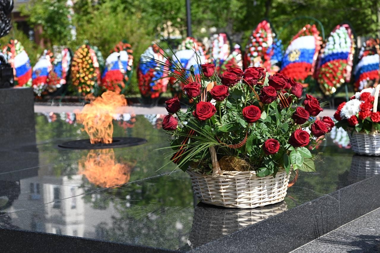 Мэр Белгорода Валентин Демидов поздравляет всех белгородцев с 82-й годовщиной освобождения от немецко-фашистских захватчиков.