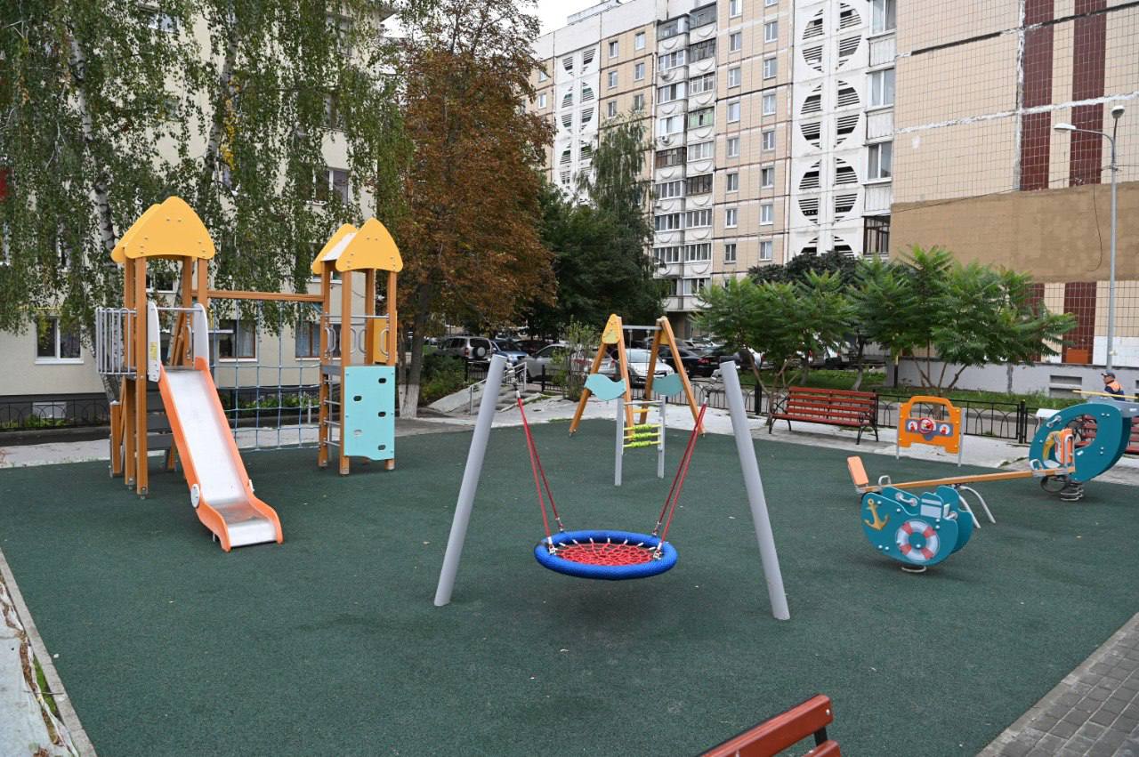 В Белгороде в этом году обновят 33 детские и спортивные площадки.