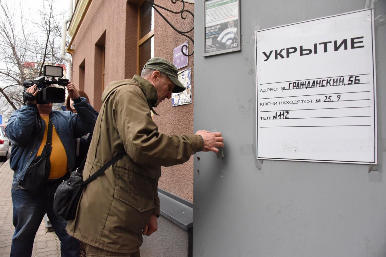 В Белгороде ежедневно проходят тренировки по открытию укрытий.