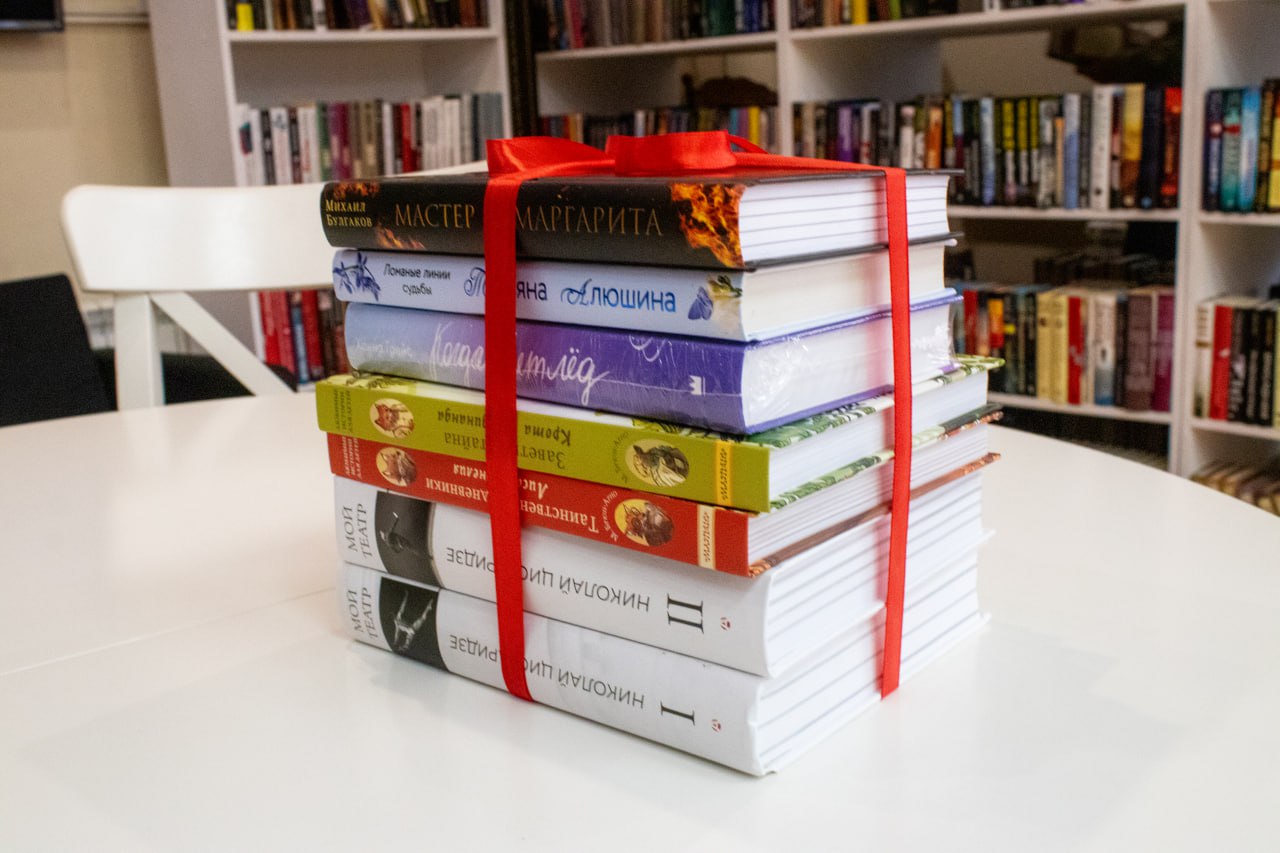 Более тысячи экземпляров подарили белгородцы библиотекам города в рамках акции «Дарите книги с любовью!».