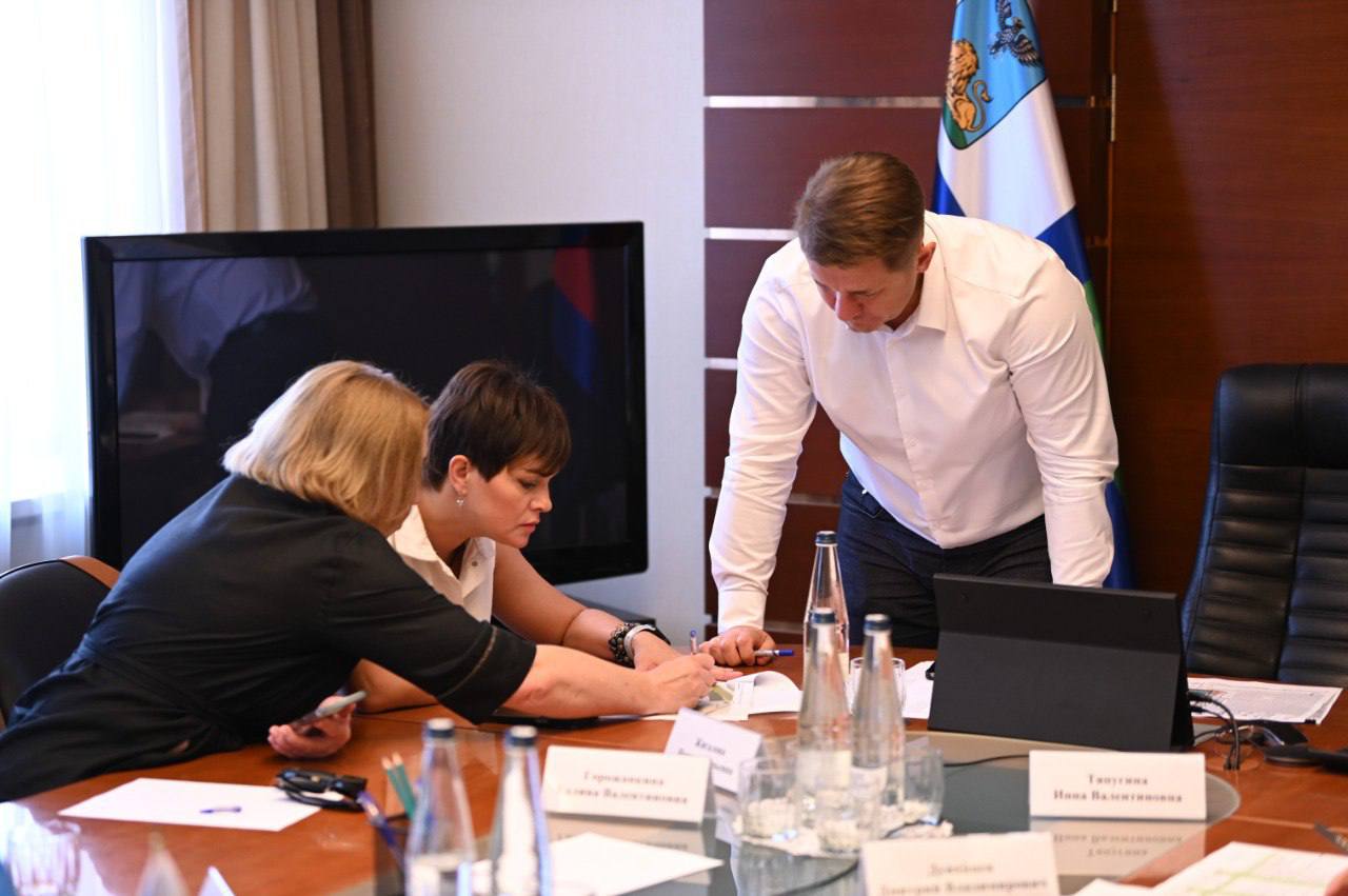 Глава администрации Валентин Демидов встретился с рабочей группой проекта создания Центра единоборств в Белгороде.