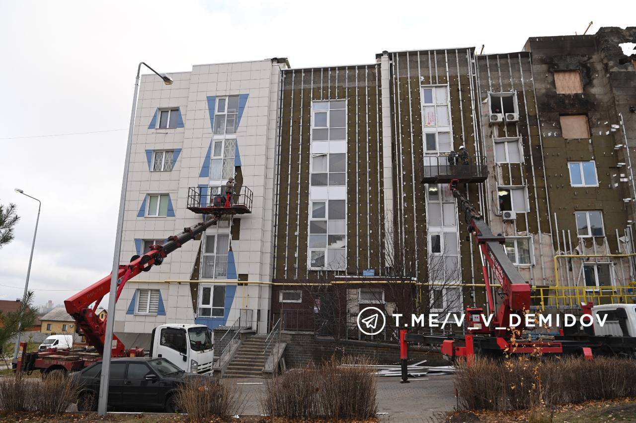 В ходе еженедельного оперативного совещания при губернаторе Вячеславе Гладкове обсудили ход восстановления жилья после обстрелов ВСУ.