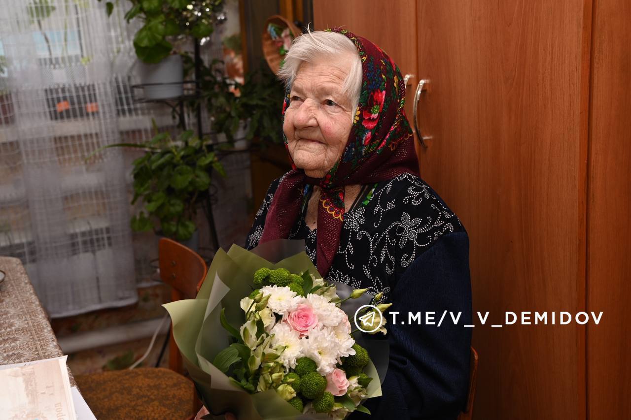 Жительницу Белгорода Александру Ивановну Малютину поздравили со 100-летием.