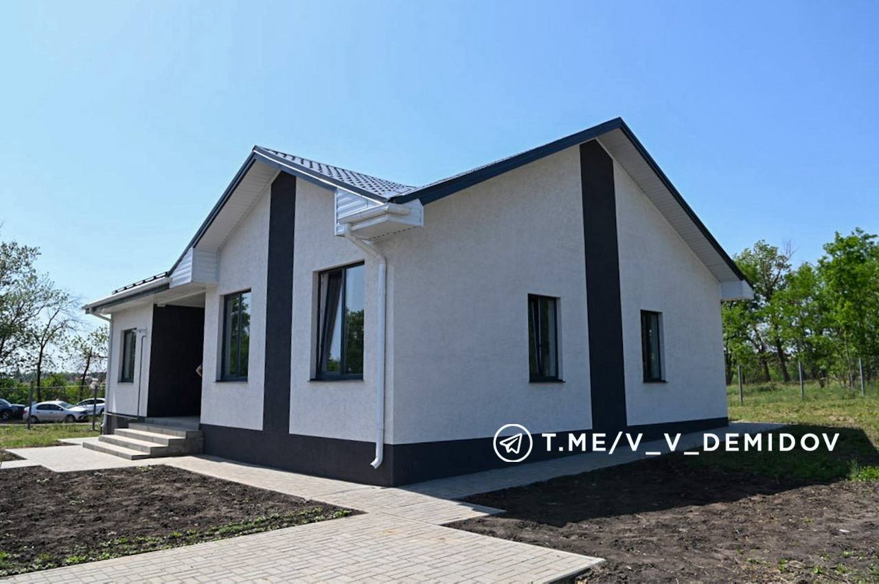 Еще семь белгородских многодетных семей получили ключи от новых домов.