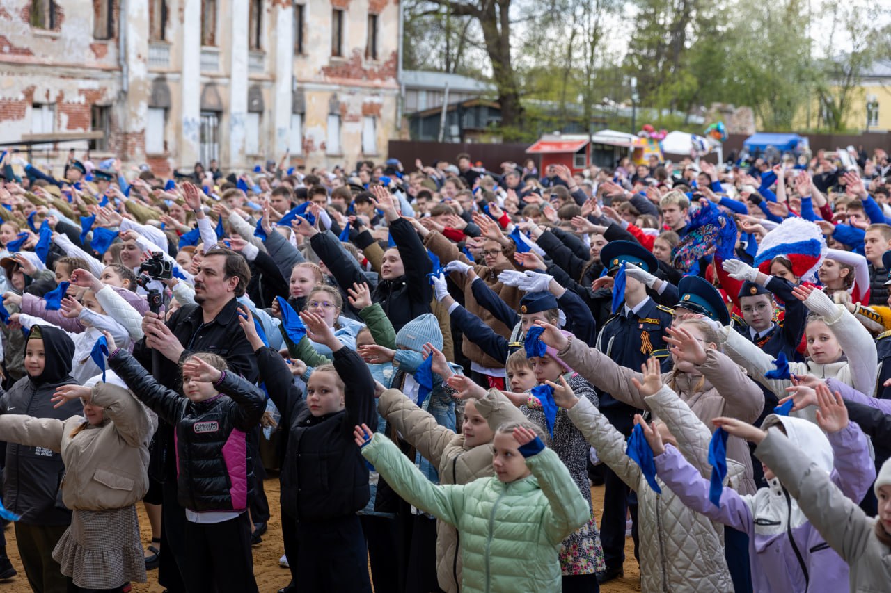 «Эхо Побед»: масштабный Танцевальный флешмоб к 80-летию Победы.
