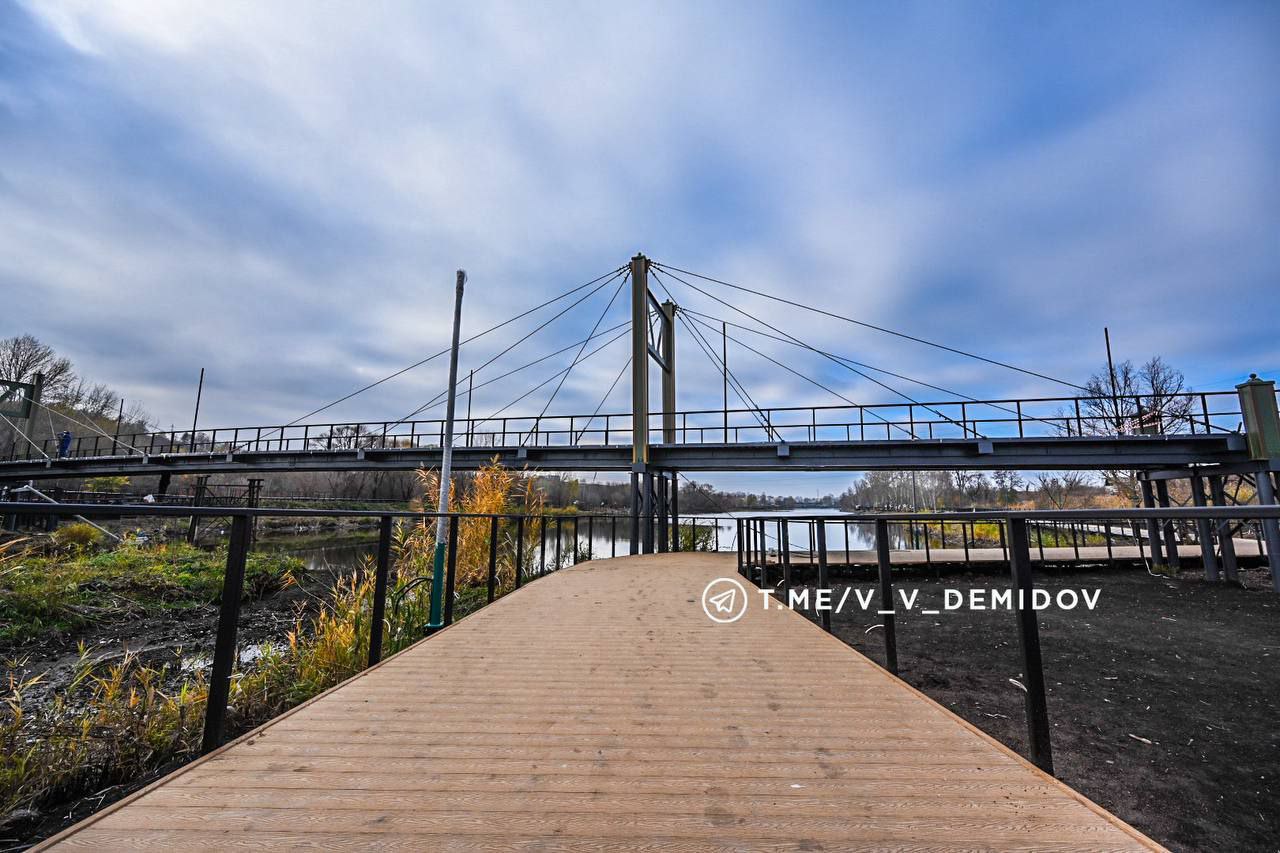 Вантовый мост в парке «Берега» готов на 80%.