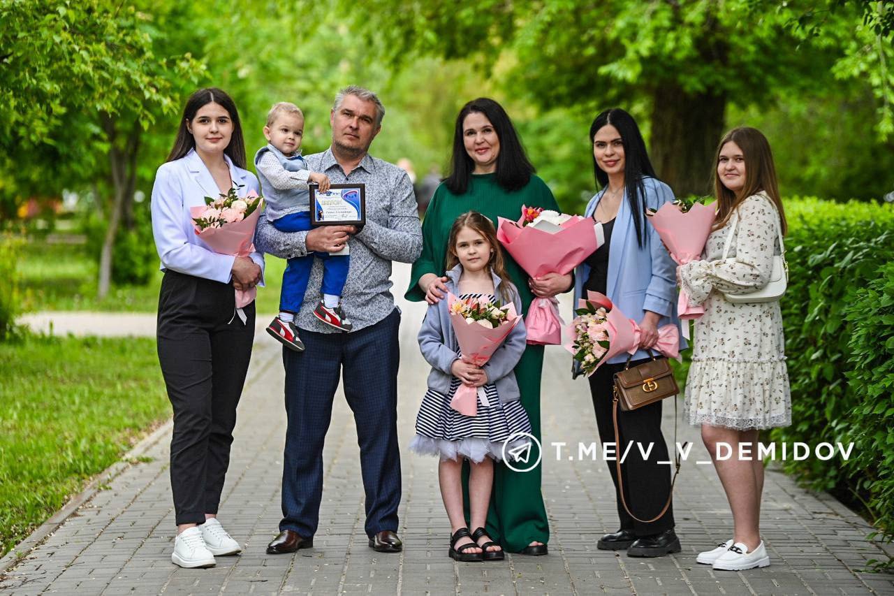 Руководство Белгорода поздравляет с Днём семьи, любви и верности.