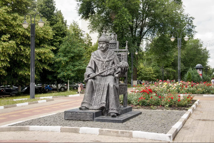Памятник царю Федору Иоанновичу.