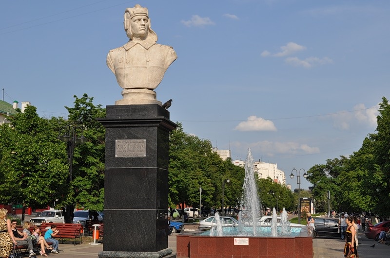 Памятник гвардии старшему лейтенанту А.И. Попову.