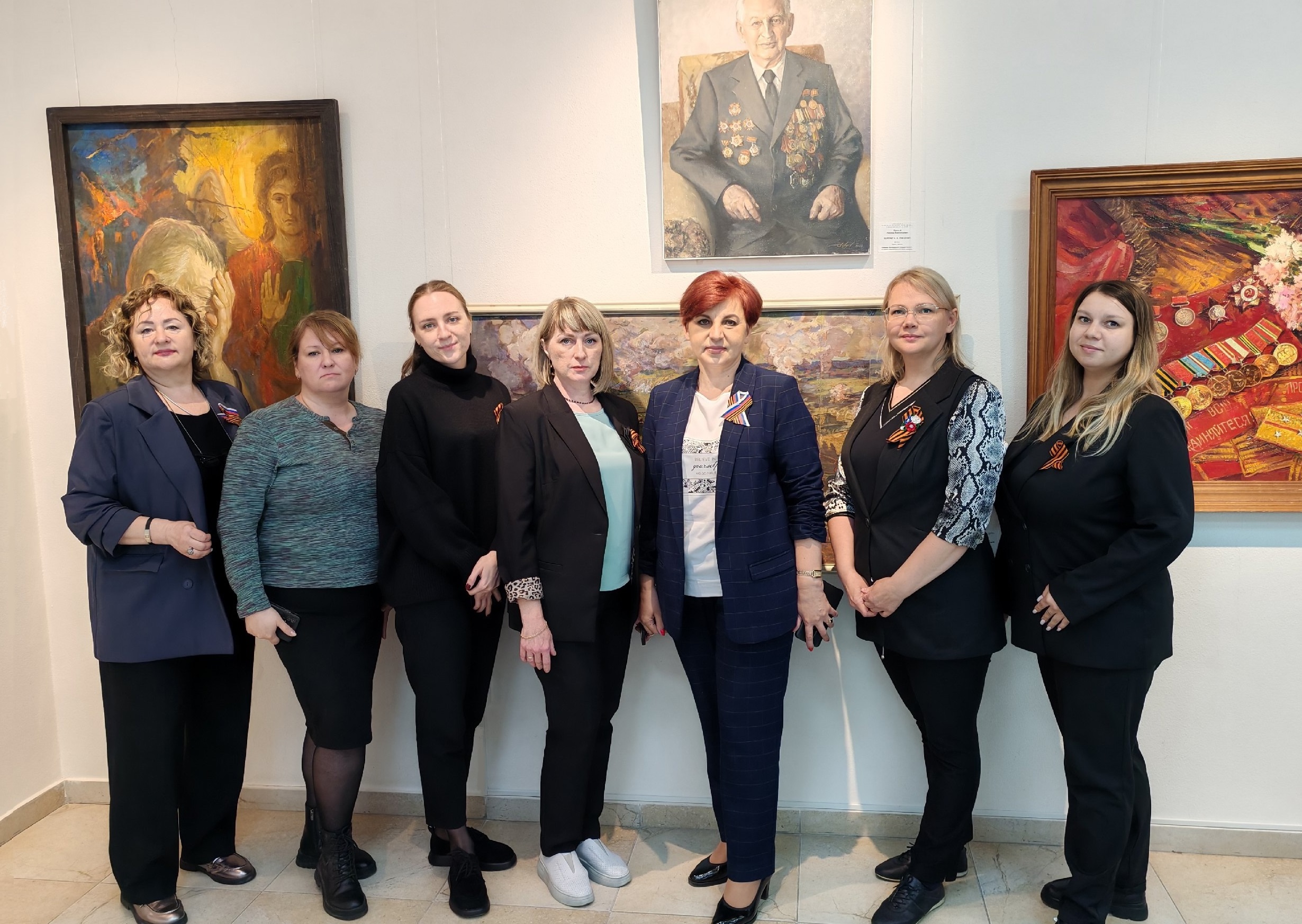 Руководители и сотрудники аппарата посетили выставку «Победа».