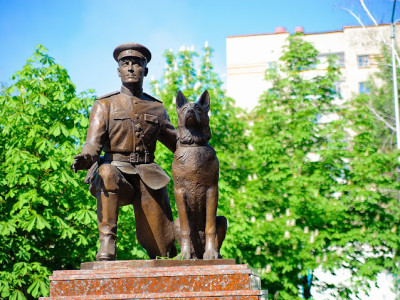 Памятник капитану милиции Ф.С. Хихлушке.