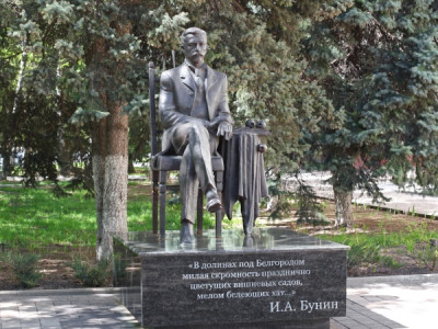 Памятник И.А.Бунину.
