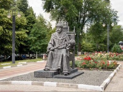 Памятник царю Федору Иоанновичу.