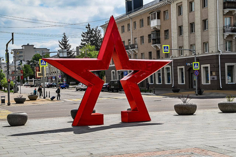 В Белгороде завершают оформление города к 79-летию Победы в Великой Отечественной войне.