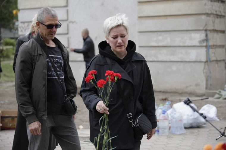 Количество погибших мирных жителей в результате атаки ВСУ многоквартирного жилого дома в Белгороде увеличилось до 17 человек.