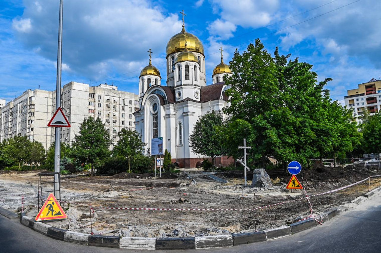 Фонтан в сквере возле храма Почаевской иконы Божьей матери станет контактным. Фонтан в сквере возле храма Почаевской иконы Божьей матери станет контактным.