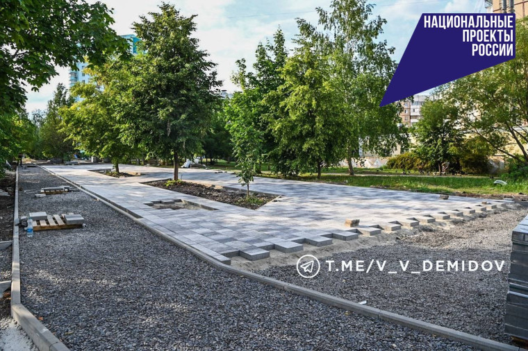 Продолжается реконструкция Комсомольского сквера в Белгороде. Продолжается реконструкция Комсомольского сквера в Белгороде.