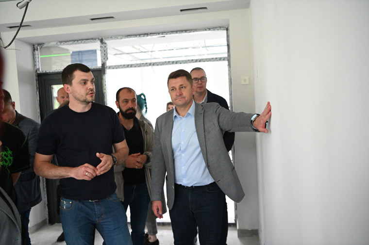 Мэр Белгорода Валентин Демидов проверил, как идёт ремонт школы № 47. Мэр Белгорода Валентин Демидов проверил, как идёт ремонт школы № 47.