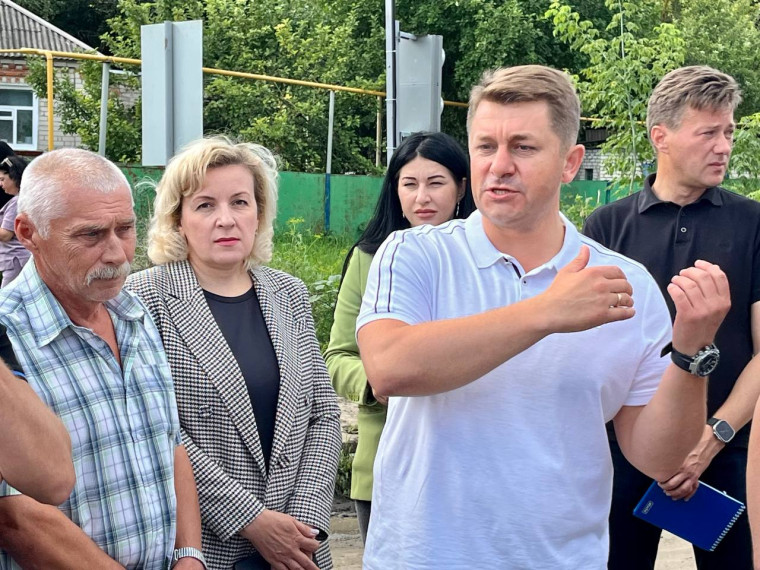 Мэр Белгорода Валентин Демидов встретился с жителями домов по улицам Донецкая и Пушкарная.