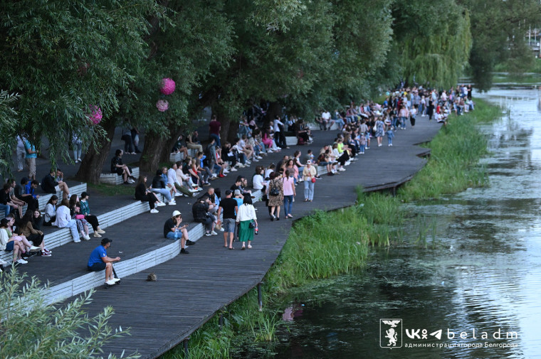 Одной из основных площадок проекта «Белгород в цвету» с 8 по 10 сентября станет понтонная сцена на Везёлке.