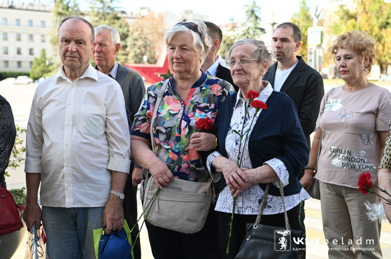 В Белгороде открыли мемориальную доску Почетному гражданину города Максиму Раздобаркину.