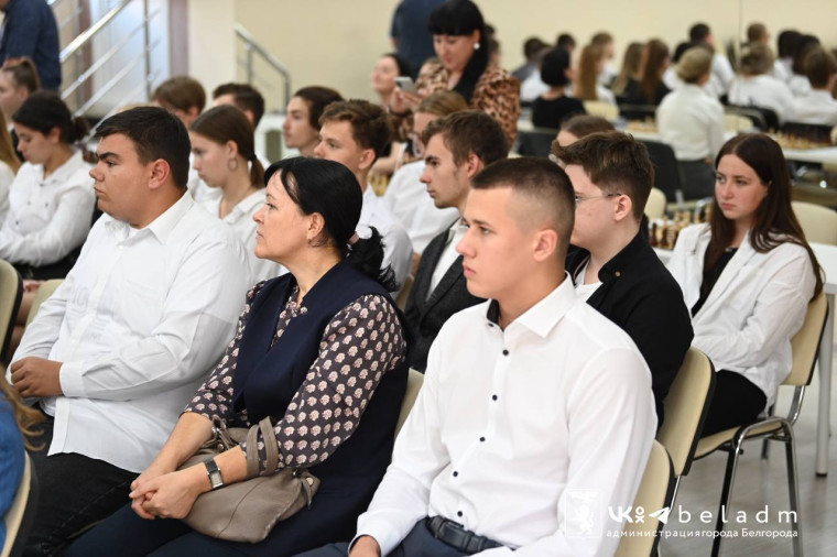 В Центре образования № 1 прошла встреча с военнослужащих ВС РФ.