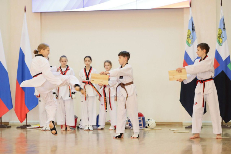 Стипендии губернатора получили наши юные спортсмены. 27 школьников (из 50 награжденных) – представители города Белгорода.
