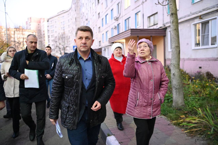 По итогам «прямой линии» губернатора мэр Белгорода Валентин Демидов встретился с жителями дома 22 на Левобережной.