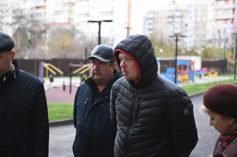 Мэр Белгорода Валентин Демидов встретился с жителями дома Гостёнская, 14.