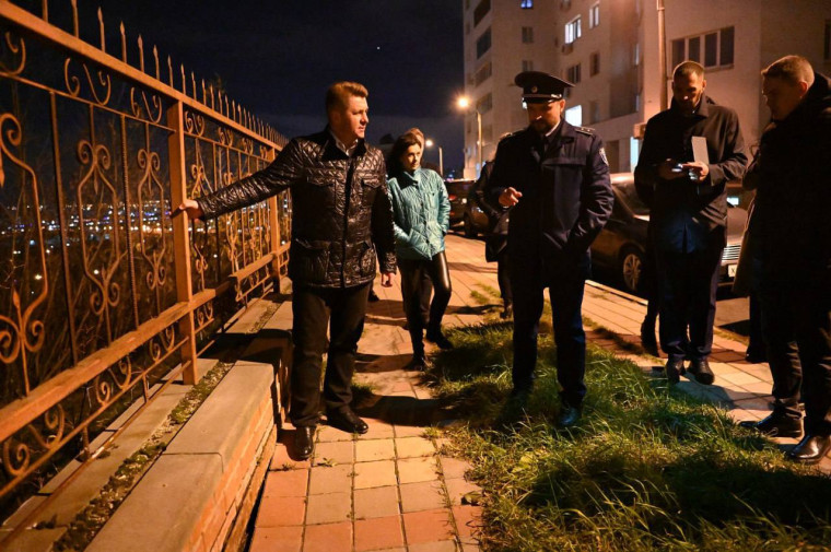 Мэр Белгорода Валентин Демидов встретился с жителями дома № 37 по улице 5 Августа.