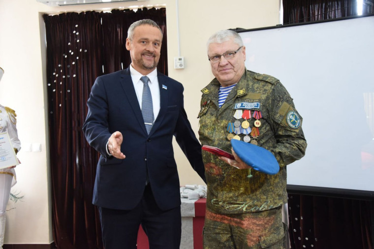 В Белгороде прошла предновогодняя встреча с военнослужащими и добровольцами из народной дружины «Ополчение 31».