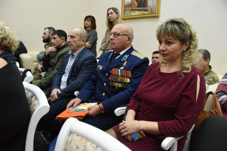 В Белгороде прошла предновогодняя встреча с военнослужащими и добровольцами из народной дружины «Ополчение 31».
