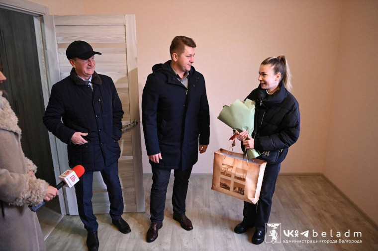 В Белгороде 10 детей-сирот стали новосёлами.