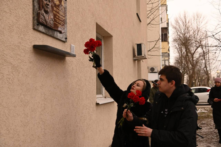 В Белгороде появилась ещё одна мемориальная доска в честь Героя СВО.