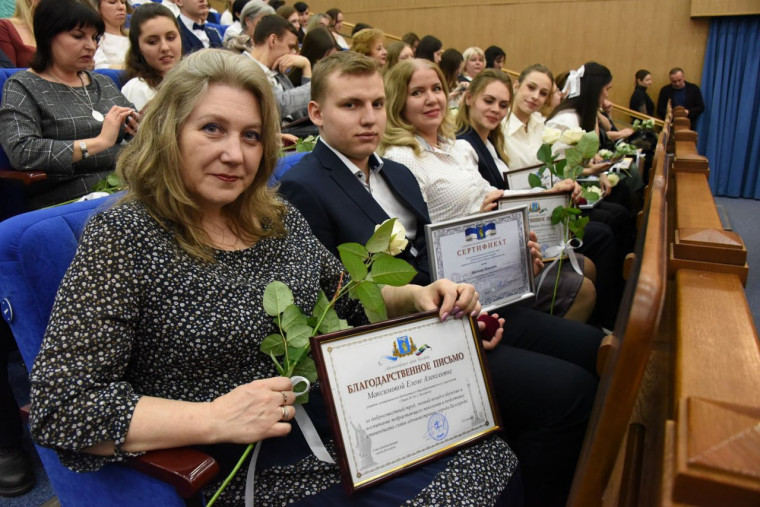 Сто школьников стали стипендиатами мэра Белгорода.