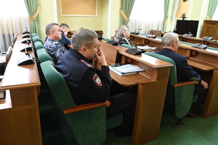 Вопросы защищённости объектов ТЭК, торговли, гостиниц Белгорода обсудили на антитеррористической комиссии.