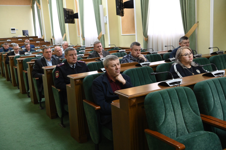 Вопросы защищённости объектов ТЭК, торговли, гостиниц Белгорода обсудили на антитеррористической комиссии.