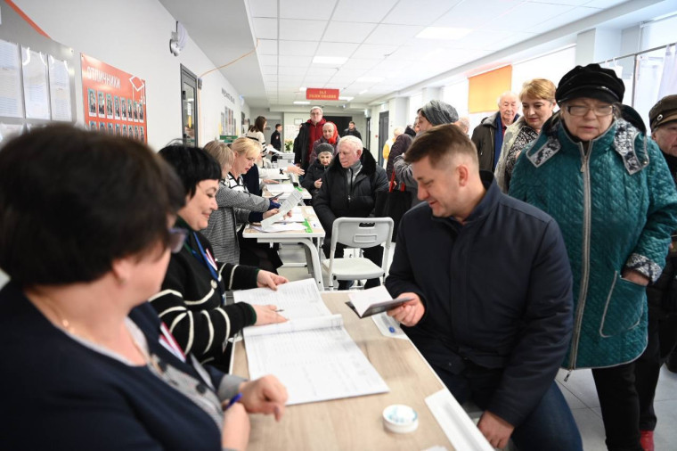 Мэр Белгорода Валентин Демидов проголосовал на выборах Президента РФ.