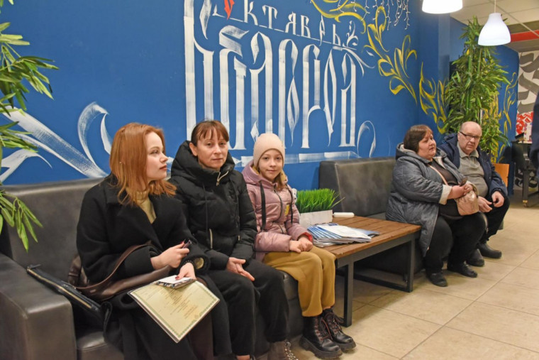 Более ста продуктовых наборов выдали жителями Грайворонского горокруга в Белгороде.