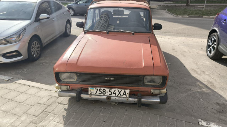 Жителей Белгорода просят убрать брошенные автомобили с улиц.