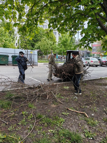 В Белгороде продолжают наводить санитарный порядок на городских округах.